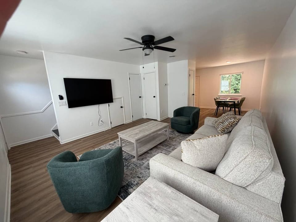 2BR 1.5BA New Condo Near Hospitals - Sleeps 5 - Columbia