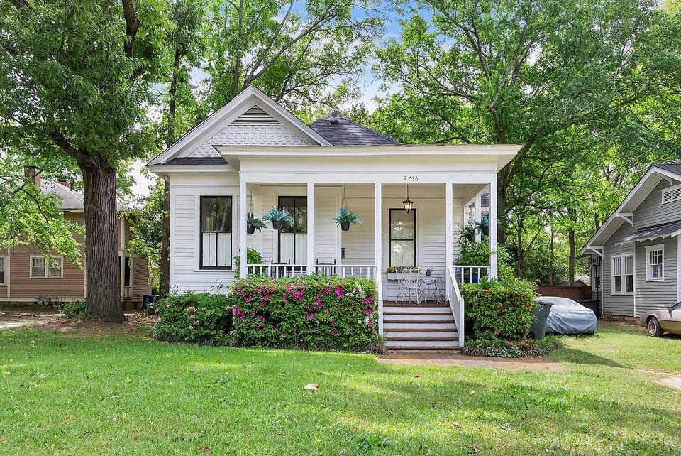 3BD 2BA Shandon | Porch, Fenced Yard + Walkable - Columbia
