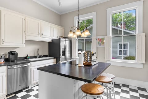 3BD 2BA Shandon | Porch, Fenced Yard + Walkable