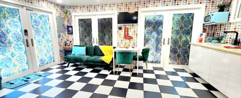 MID CENTURY TINY HOUSE