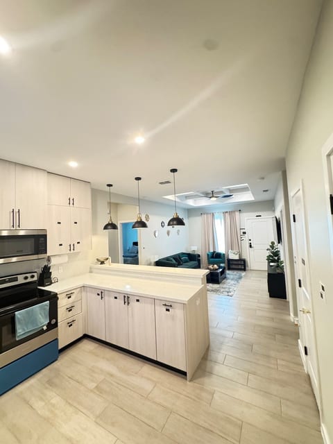 Gold'n Retreat | Elegant 3BR Apartment + Parking image 3
