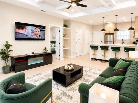 Gold'n Retreat | Elegant 3BR Apartment + Parking image 1