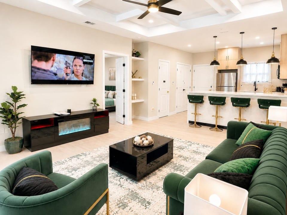 Gold'n Retreat | Elegant 3BR Apartment + Parking image 1