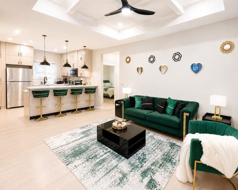 Gold'n Retreat | Elegant 3BR Apartment + Parking image 4