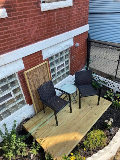 Bright & Cozy 1 Bdrm • Free Parking image 4