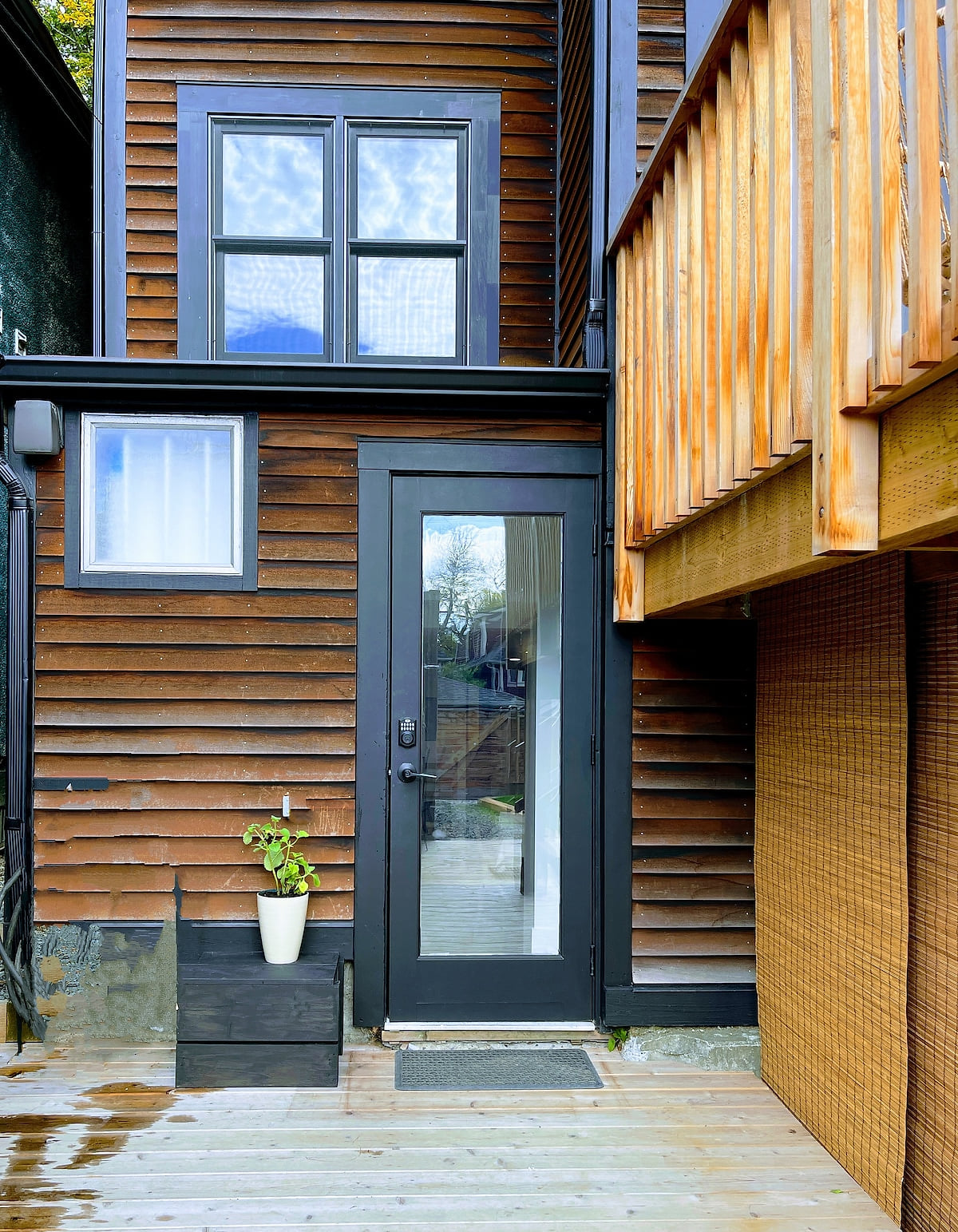 Cosy Strathcona Garden Suite and Parking