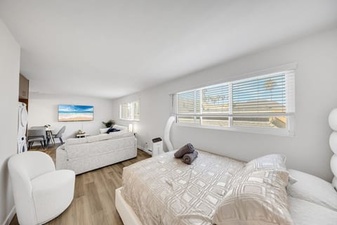 Oneluxstay 1BR Home Near the Beach image 2