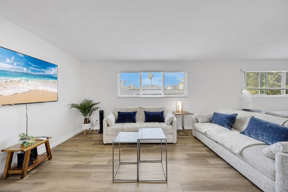 Oneluxstay 1BR Home Near the Beach image 1