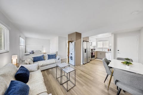 Oneluxstay 1BR Home Near the Beach image 5