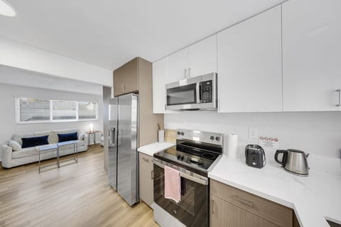 Oneluxstay 1BR Home Near the Beach image 3