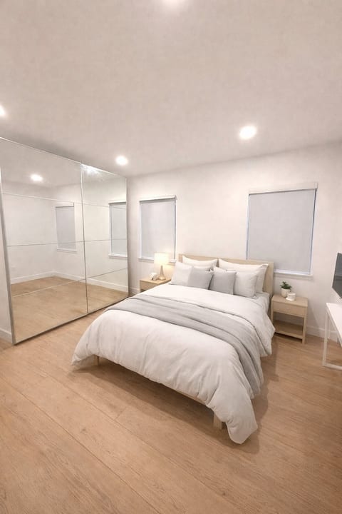 2026 luxury 2B2B single family home with big yard image 4