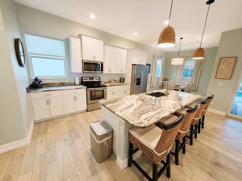 Heated Saltwater Pool | Near Beach | Pets Welcome!