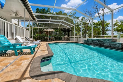 4br apollo beach home free heater pool & waterfall image 1