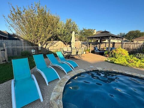 Pool & Hot Tub Near Baylor & Magnolia image 5
