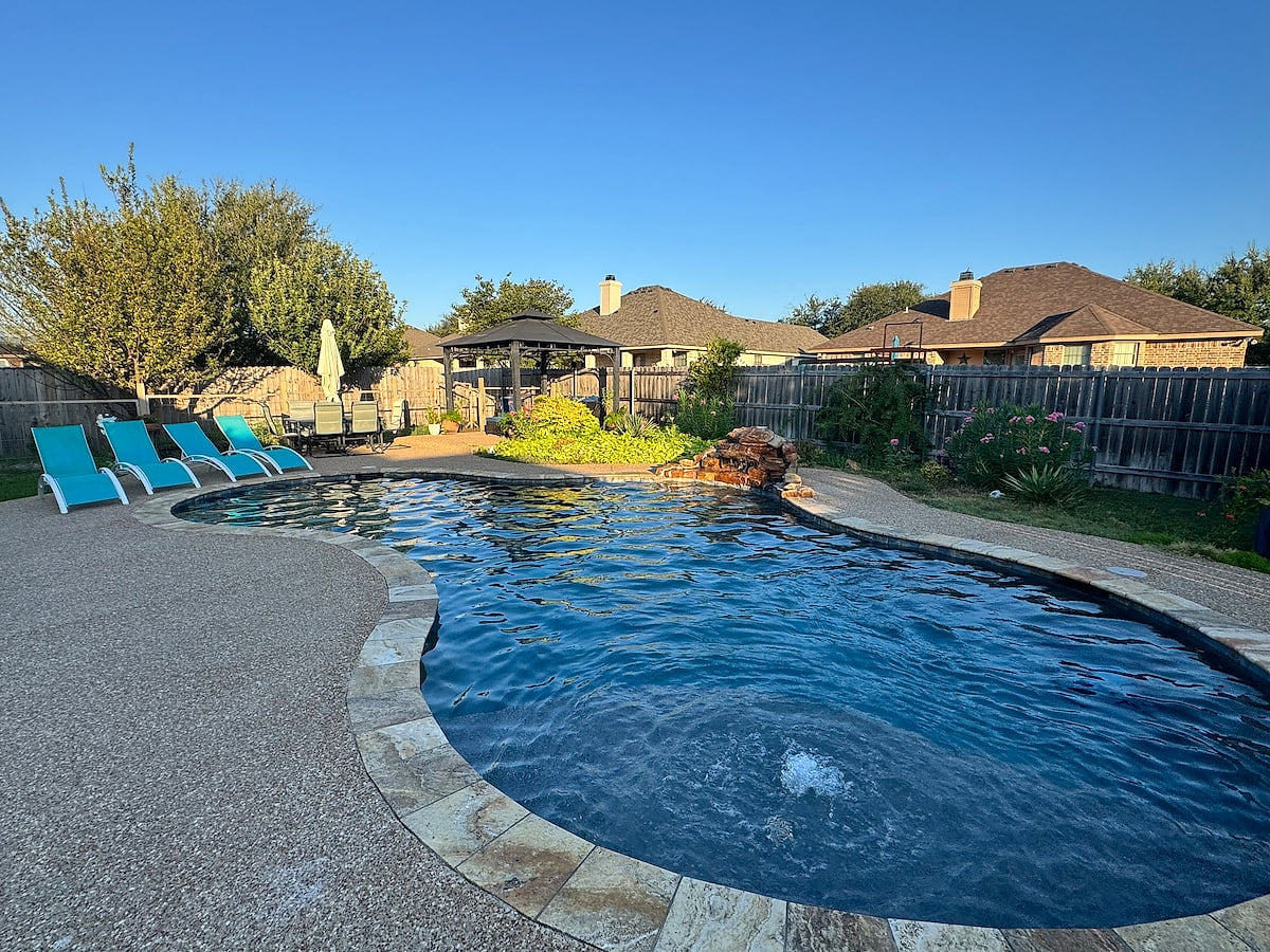 Pool & Hot Tub Near Baylor & Magnolia