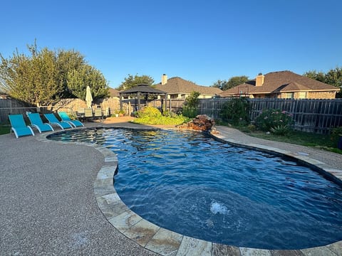 Pool & Hot Tub Near Baylor & Magnolia image 1