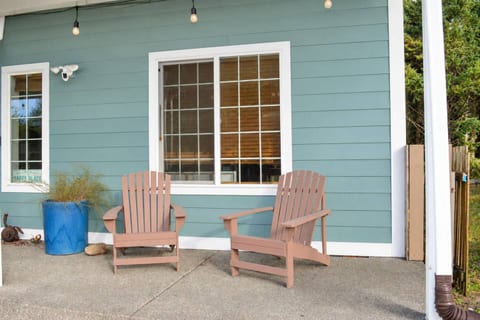 Aura by the Ocean | Dog-Friendly Coastal Haven