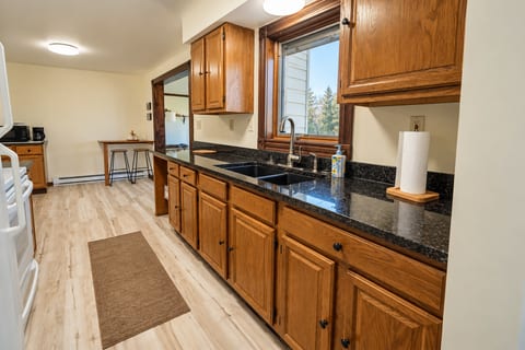 Peaceful Country Retreat | 3BR, 2BA Sleeps 6