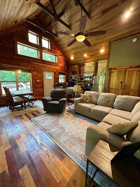 Rough River Lake Vacation Rentals hot tub WIFI image 4