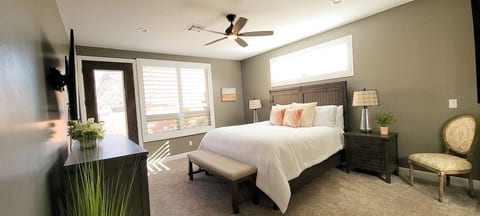 Master bedroom with comfortable king bed and linens and an ensuite bathroom. Smart TV, ceiling fan, private access to patio with amazing red rock views.