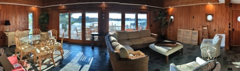 Tiki hut on the Sound - private Dock