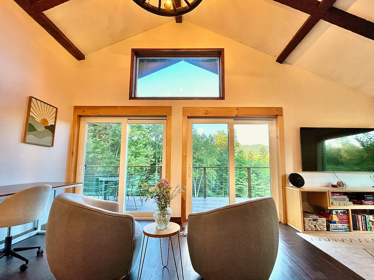 Goshen Getaway: Pet Friendly Cabin with Stunning Mountain Views