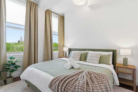 DWTN I King Bed I Free Parking I Green View I Gym