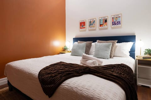 DTWN I Near Yale I King Bed I Free Parking I Gym