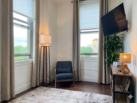 King BD, DWTN, Free parking, Gym, Green View