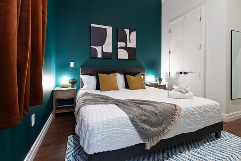 DTWN I Near Yale I King Bed I Free Parking I Gym