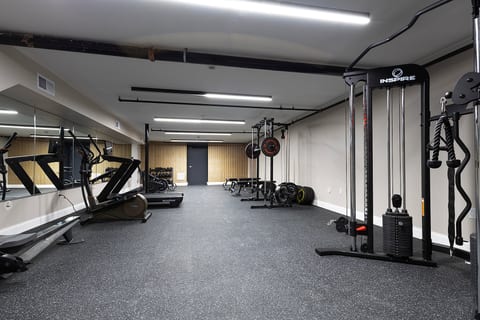 DTWN I Near Yale I King Bed I Free Parking I Gym