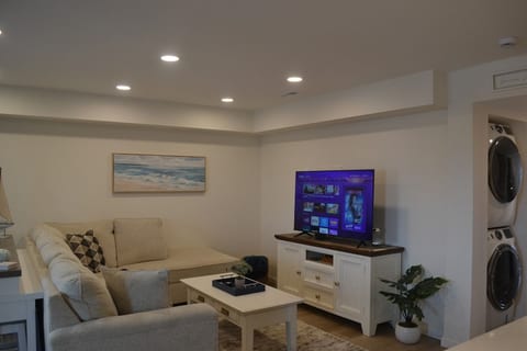 Bayfront Sunsets, Renovated Coastal Retreat image 5