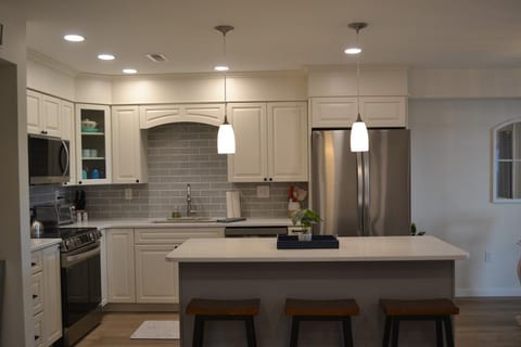 Bayfront Sunsets, Renovated Coastal Retreat image 4