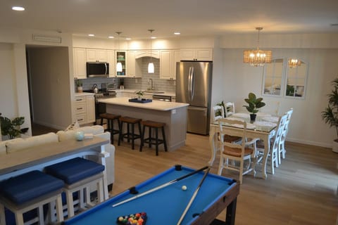 Bayfront Sunsets, Renovated Coastal Retreat image 1