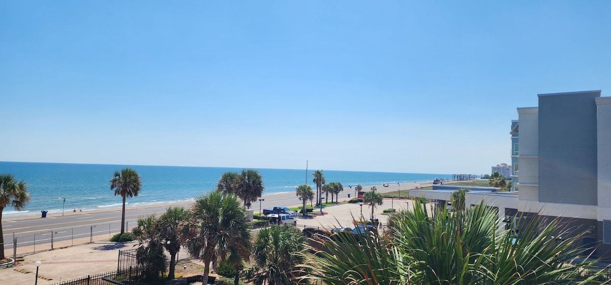 Stunning Gulf View! Family condo w/Resort pools!