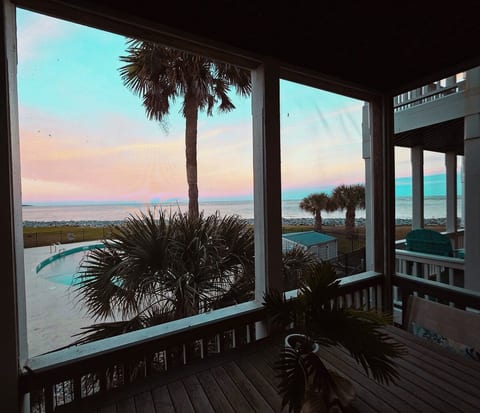 Ocean Front Fripp Cottage w/ Pool. No Cards image 5
