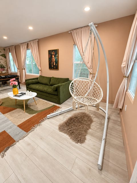 Miami Pool House – Gated Parking & Tiki, Minutes to Wynwood