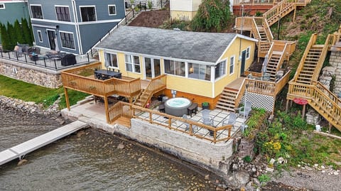 Captain's Quarters on the waterfront, 3 bedrooms/1 bath