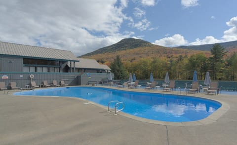 Loon Mtn 3BR: AC, Pool, Hot Tub, Family Getaway image 2