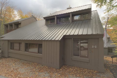 Loon Mtn 3BR: AC, Pool, Hot Tub, Family Getaway image 1