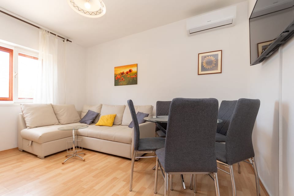 House Maja Authentic with Private Pool - Unit 379107-13 - Drniš