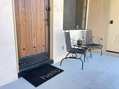 Designer MCM style condo, 3 beds, 4 pools/spas