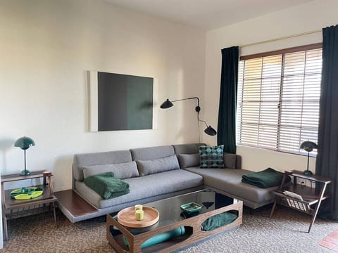 Designer MCM style condo, 3 beds, 4 pools/spas