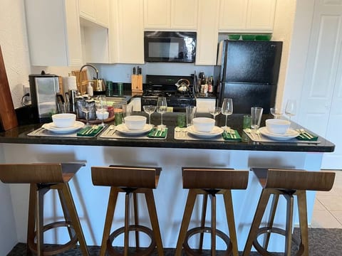 Designer MCM style condo, 3 beds, 4 pools/spas