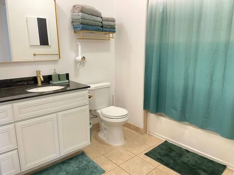 Designer MCM style condo, 3 beds, 4 pools/spas