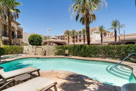 Designer Desert Condo! Pool/Hot Tub. Dogs Welcome!
