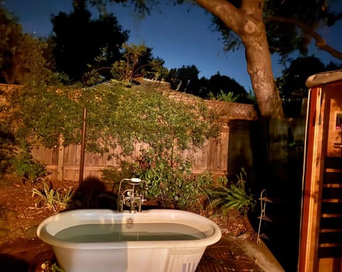 Magical Ojai Retreat | Sauna + Clawfoot Tub image 4