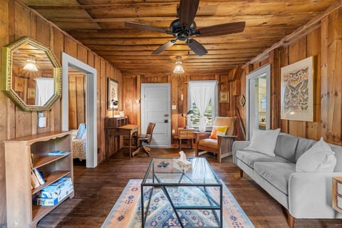 Linville Falls Summer Cottage - Pet Friendly image 1