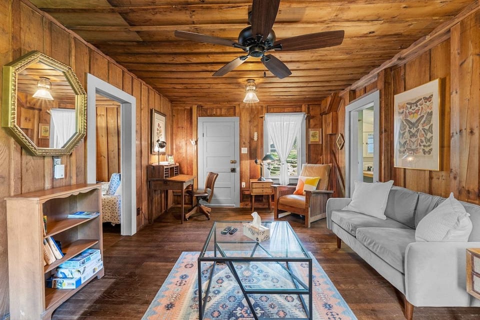 Linville Falls Summer Cottage - Pet Friendly image 1