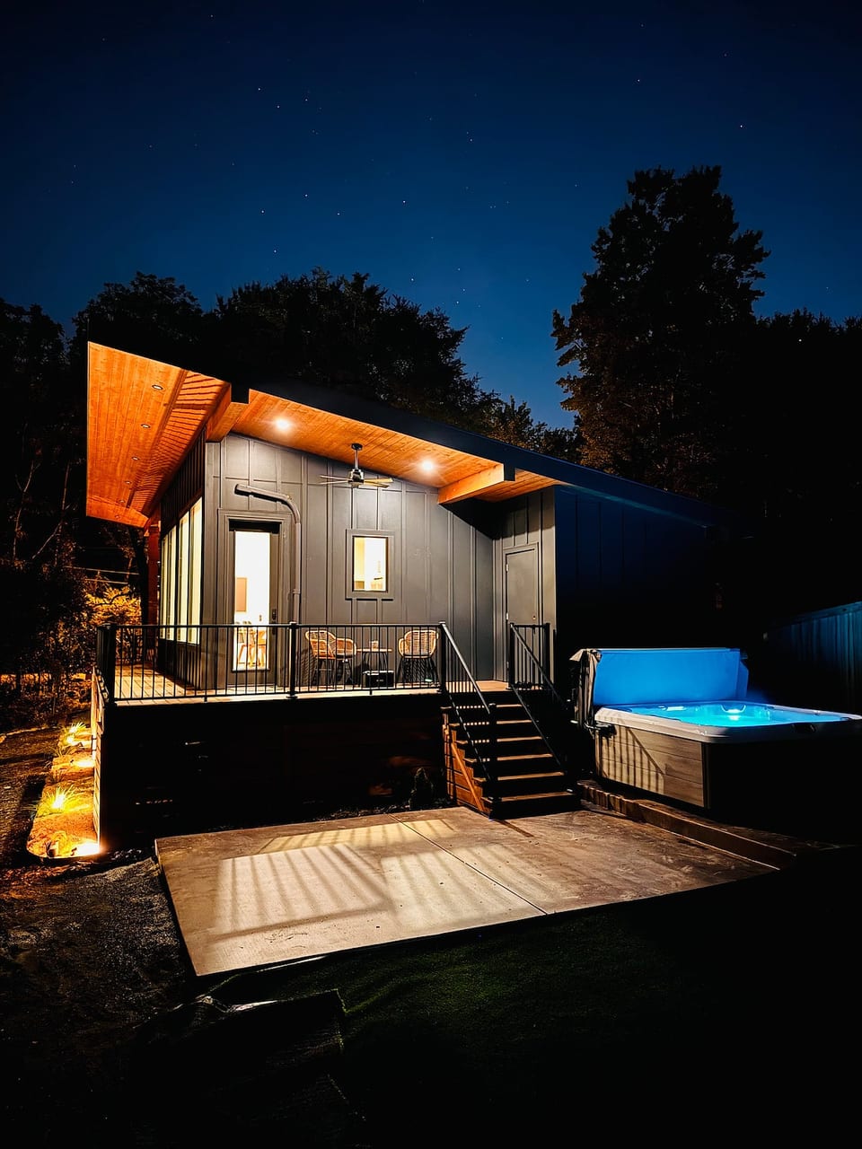 Luxury Modern Retreat | Walk2Shops | Hot Tub | EV image 1